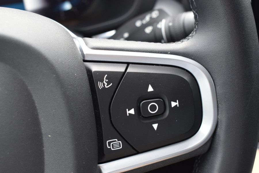 Volvo XC60 B5 265PK Automaat Momentum Business Camera | Trekhaak | ACC | All seasons | Leder | Elektr. stoel | Stoelverwarming