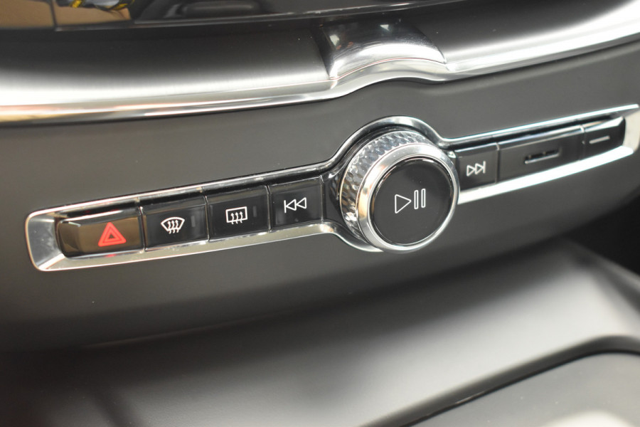 Volvo XC60 B5 265PK Automaat Momentum Business Camera | Trekhaak | ACC | All seasons | Leder | Elektr. stoel | Stoelverwarming