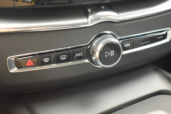 Volvo XC60 B5 265PK Automaat Momentum Business Camera | Trekhaak | ACC | All seasons | Leder | Elektr. stoel | Stoelverwarming