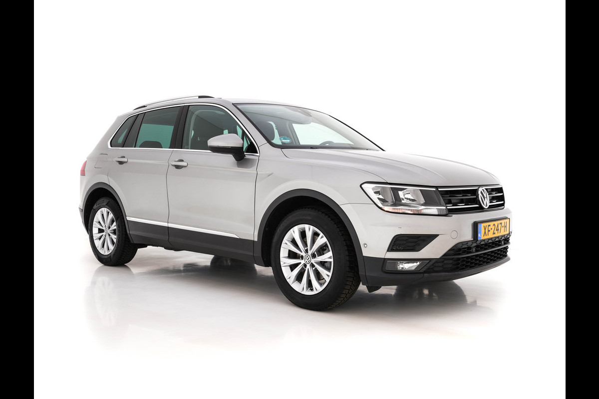 Volkswagen Tiguan 1.5 TSI ACT Comfortline Business *ADAPTIVE-CRUISE | NAVI-FULLMAP | KEYLESS | CAMERA | BLINDSPOT | COMFORT-SEATS | ECC | PDC | 17''ALU* Volkswagen Tiguan 1.5 TSI ACT Comfortline Business *ADAPTIVE-CRUISE | NAVI-FULLMAP | KEYLESS | CAMERA | BLINDSPOT | COMFORT-SEATS | ECC | PDC | 17''ALU*
