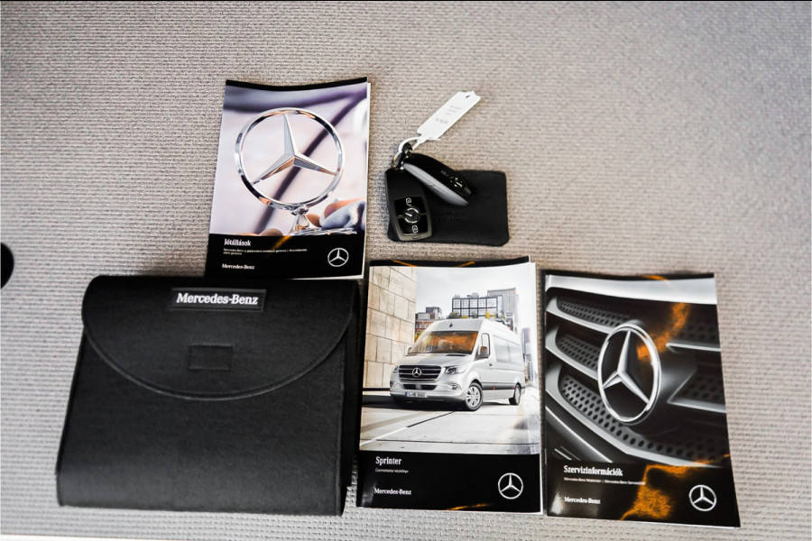 Mercedes-Benz Sprinter 319 1.9 CDI L2H2 RWD BPM Vrij Distronic Camera LED Navi Trekhaak 3.5T