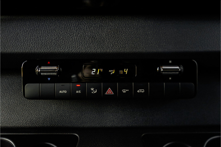 Mercedes-Benz Sprinter 319 1.9 CDI L2H2 RWD BPM Vrij Distronic Camera LED Navi Trekhaak 3.5T