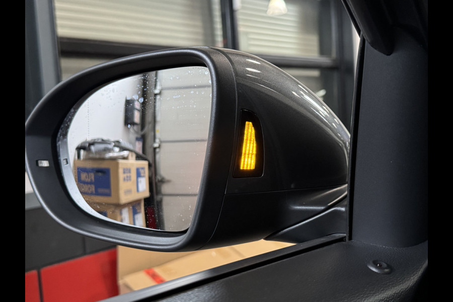 Volkswagen T-Roc 1.5 TSI 3x R-Line Keyless|IQ|Panorama|DriveSelect|Dodehoek|Camera