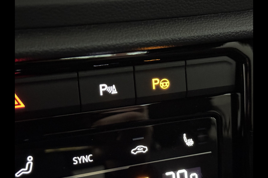 Volkswagen T-Roc 1.5 TSI 3x R-Line Keyless|IQ|Panorama|DriveSelect|Dodehoek|Camera