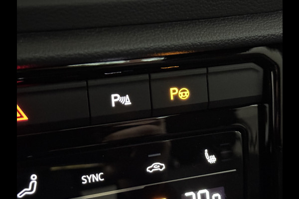 Volkswagen T-Roc 1.5 TSI 3x R-Line Keyless|IQ|Panorama|DriveSelect|Dodehoek|Camera