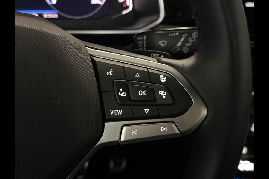 Volkswagen T-Roc 1.5 TSI 3x R-Line Keyless|IQ|Panorama|DriveSelect|Dodehoek|Camera