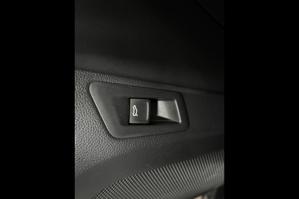 Volkswagen T-Roc 1.5 TSI 3x R-Line Keyless|IQ|Panorama|DriveSelect|Dodehoek|Camera