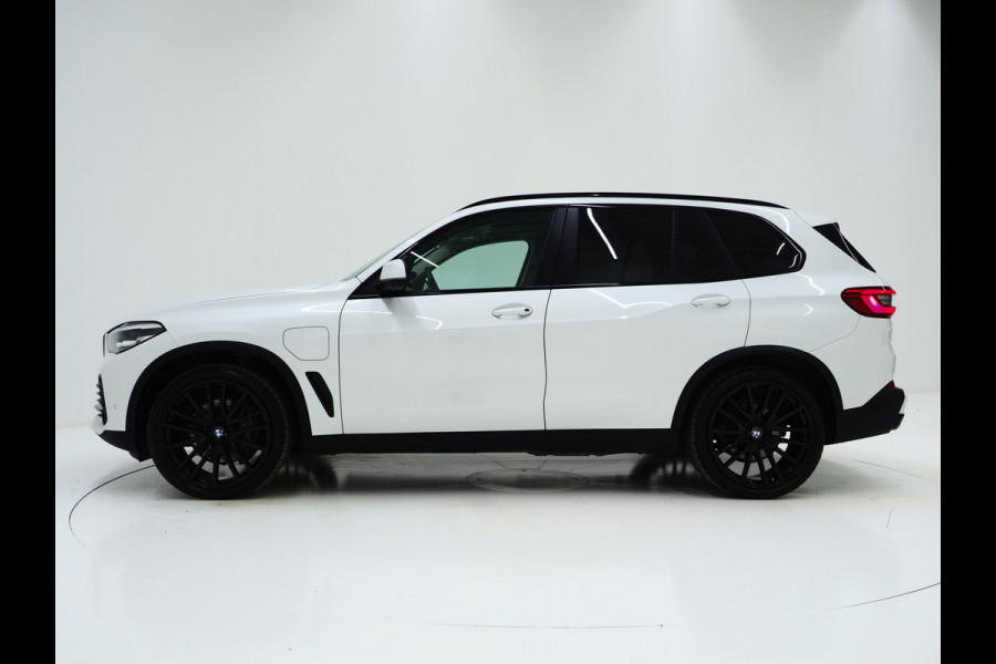 BMW X5 xDrive45e Full Black | Panoramadak | Luchtvering | Harman/Kardon | 360 | Keyless | Adaptive