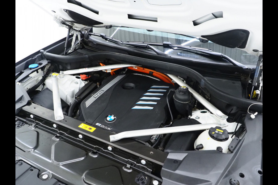 BMW X5 xDrive45e Full Black | Panoramadak | Luchtvering | Harman/Kardon | 360 | Keyless | Adaptive