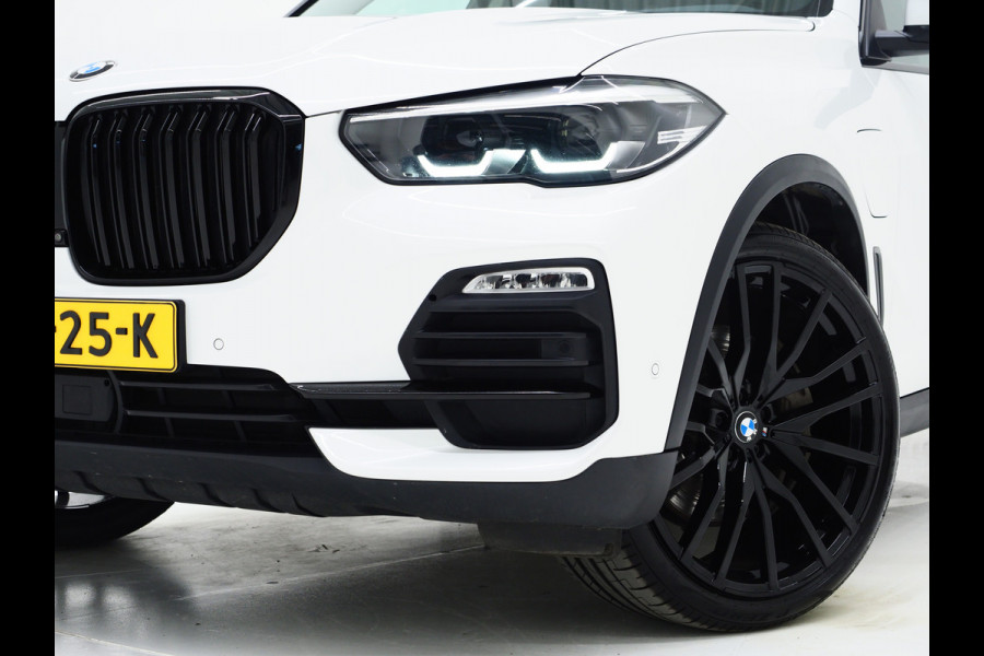 BMW X5 xDrive45e Full Black | Panoramadak | Luchtvering | Harman/Kardon | 360 | Keyless | Adaptive