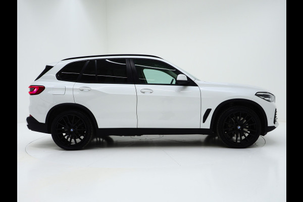 BMW X5 xDrive45e Full Black | Panoramadak | Luchtvering | Harman/Kardon | 360 | Keyless | Adaptive