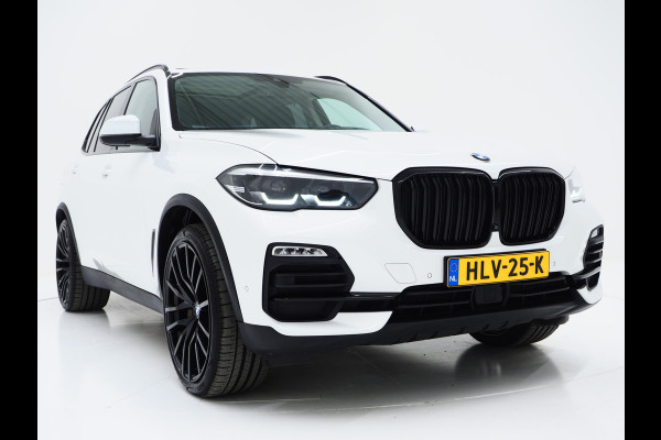 BMW X5 xDrive45e Full Black | Panoramadak | Luchtvering | Harman/Kardon | 360 | Keyless | Adaptive