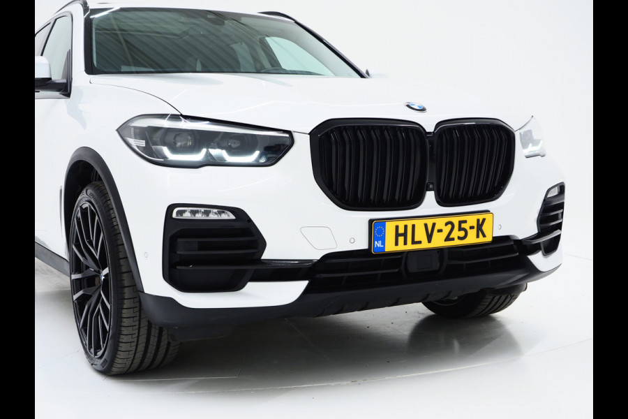 BMW X5 xDrive45e Full Black | Panoramadak | Luchtvering | Harman/Kardon | 360 | Keyless | Adaptive