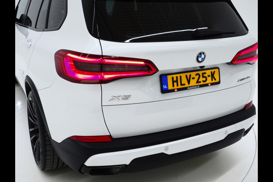 BMW X5 xDrive45e Full Black | Panoramadak | Luchtvering | Harman/Kardon | 360 | Keyless | Adaptive