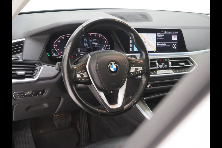 BMW X5 xDrive45e Full Black | Panoramadak | Luchtvering | Harman/Kardon | 360 | Keyless | Adaptive