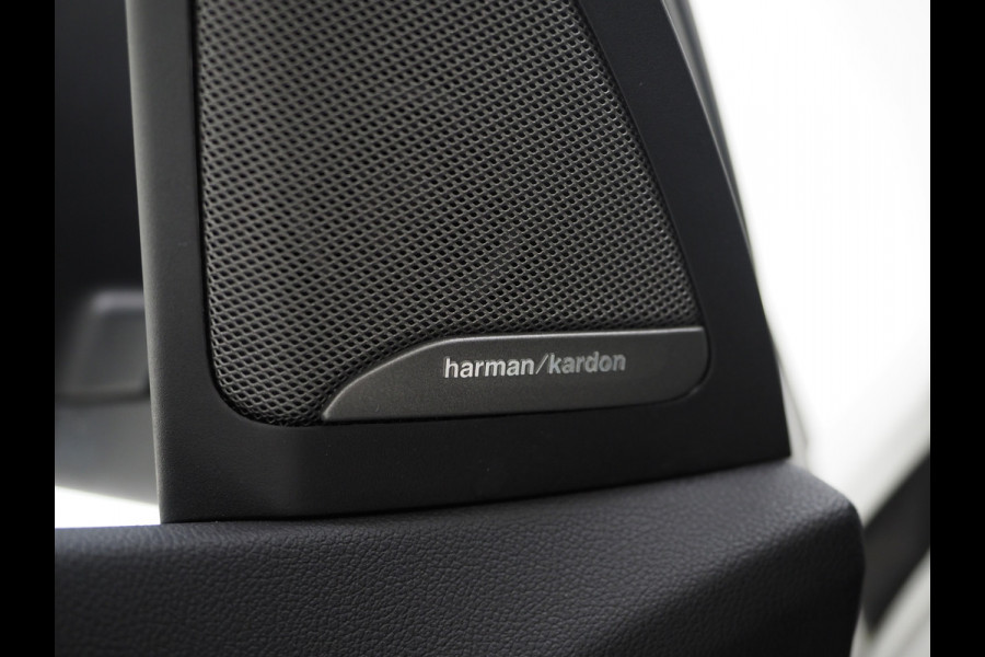 BMW X5 xDrive45e Full Black | Panoramadak | Luchtvering | Harman/Kardon | 360 | Keyless | Adaptive
