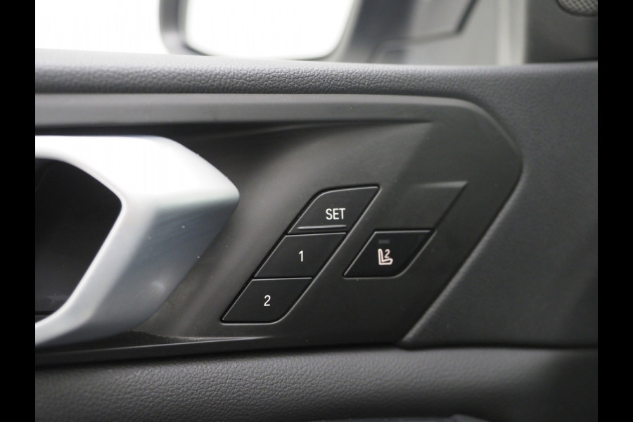 BMW X5 xDrive45e Full Black | Panoramadak | Luchtvering | Harman/Kardon | 360 | Keyless | Adaptive
