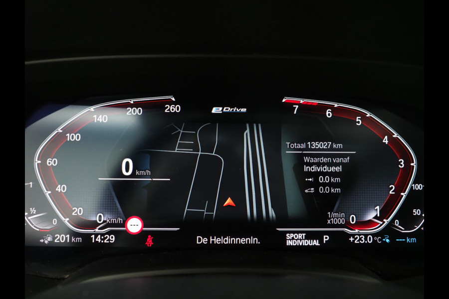 BMW X5 xDrive45e Full Black | Panoramadak | Luchtvering | Harman/Kardon | 360 | Keyless | Adaptive