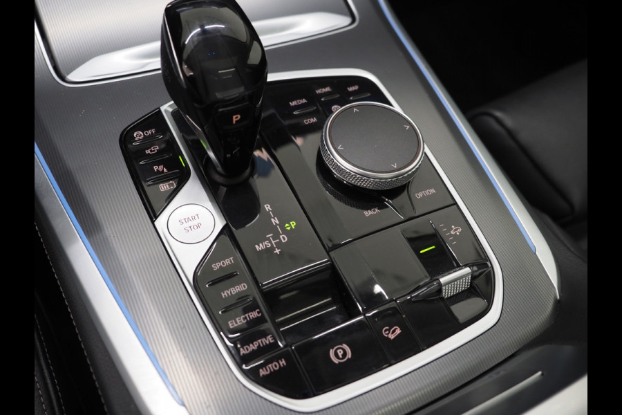 BMW X5 xDrive45e Full Black | Panoramadak | Luchtvering | Harman/Kardon | 360 | Keyless | Adaptive