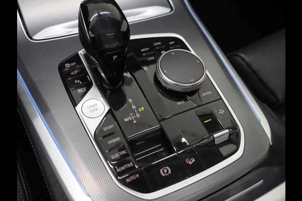 BMW X5 xDrive45e Full Black | Panoramadak | Luchtvering | Harman/Kardon | 360 | Keyless | Adaptive