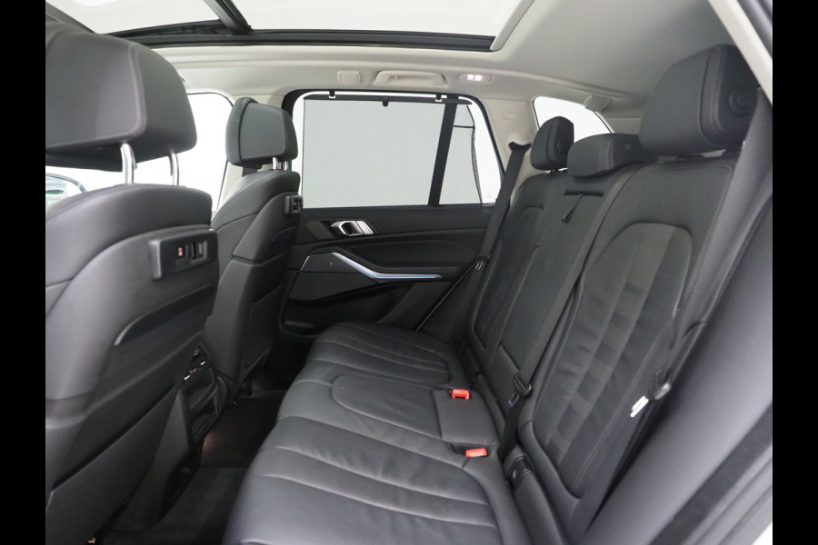 BMW X5 xDrive45e Full Black | Panoramadak | Luchtvering | Harman/Kardon | 360 | Keyless | Adaptive
