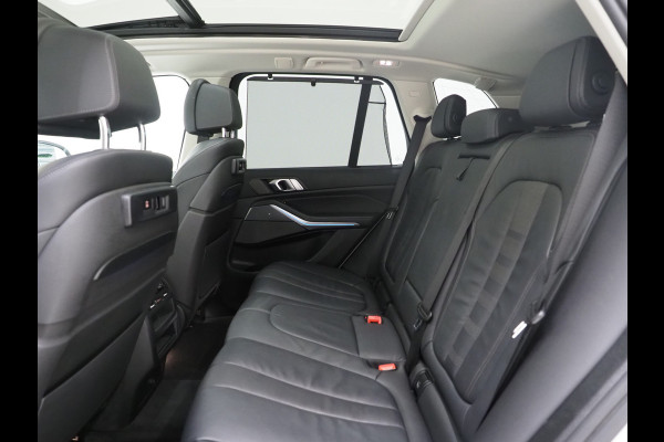 BMW X5 xDrive45e Full Black | Panoramadak | Luchtvering | Harman/Kardon | 360 | Keyless | Adaptive