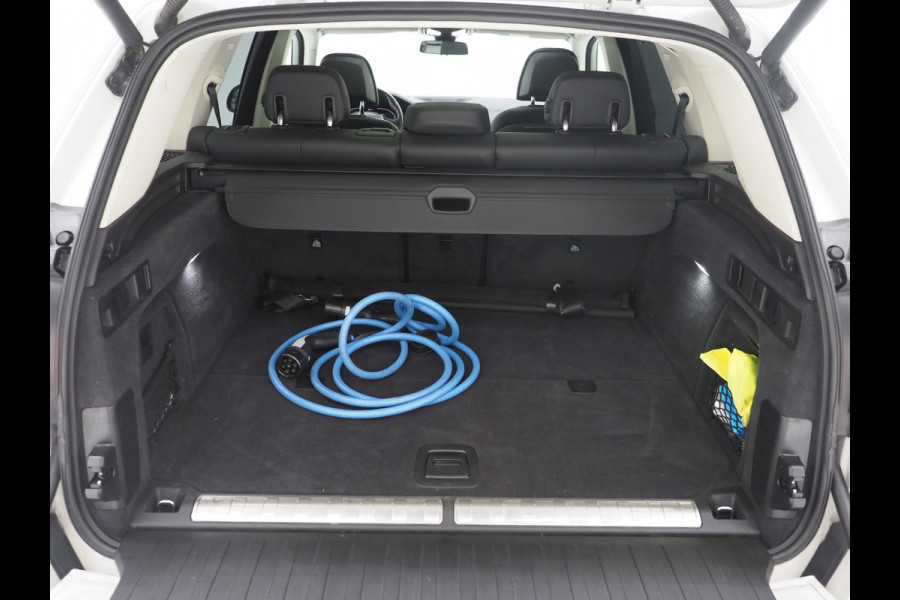BMW X5 xDrive45e Full Black | Panoramadak | Luchtvering | Harman/Kardon | 360 | Keyless | Adaptive