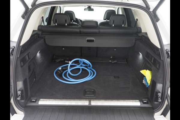 BMW X5 xDrive45e Full Black | Panoramadak | Luchtvering | Harman/Kardon | 360 | Keyless | Adaptive