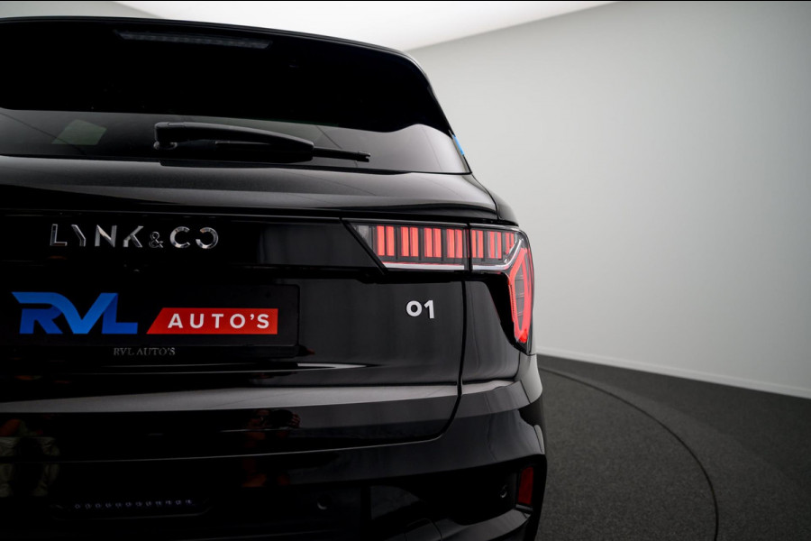 Lynk & Co 01 1.5 261PK Plug-in Hybrid *Zwart hemel* 360* camera Pano/dak Apple/Carplay Adaptive/Cruise