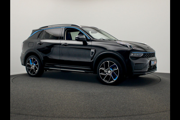 Lynk & Co 01 1.5 261PK Plug-in Hybrid *Zwart hemel* 360* camera Pano/dak Apple/Carplay Adaptive/Cruise