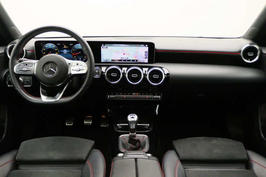Mercedes-Benz A-Klasse 160 Business Solution AMG Panoramadak, Camera, Cruise, Apple Carplay, Virtual Cockpit, LED, 18''
