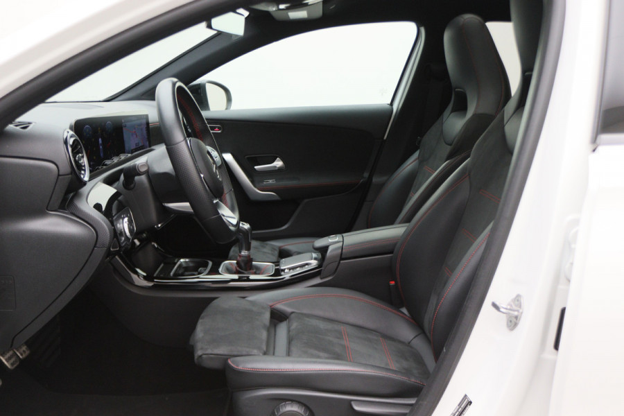 Mercedes-Benz A-Klasse 160 Business Solution AMG Panoramadak, Camera, Cruise, Apple Carplay, Virtual Cockpit, LED, 18''