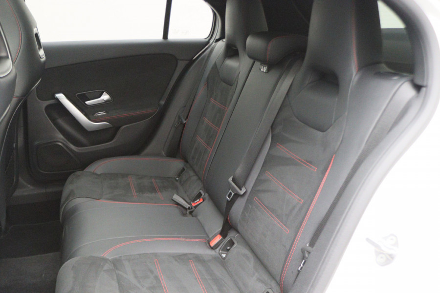 Mercedes-Benz A-Klasse 160 Business Solution AMG Panoramadak, Camera, Cruise, Apple Carplay, Virtual Cockpit, LED, 18''