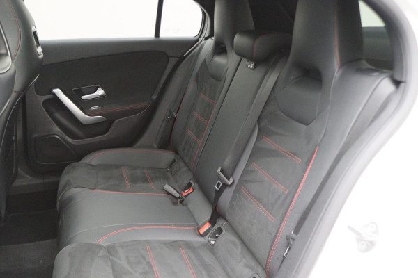 Mercedes-Benz A-Klasse 160 Business Solution AMG Panoramadak, Camera, Cruise, Apple Carplay, Virtual Cockpit, LED, 18''