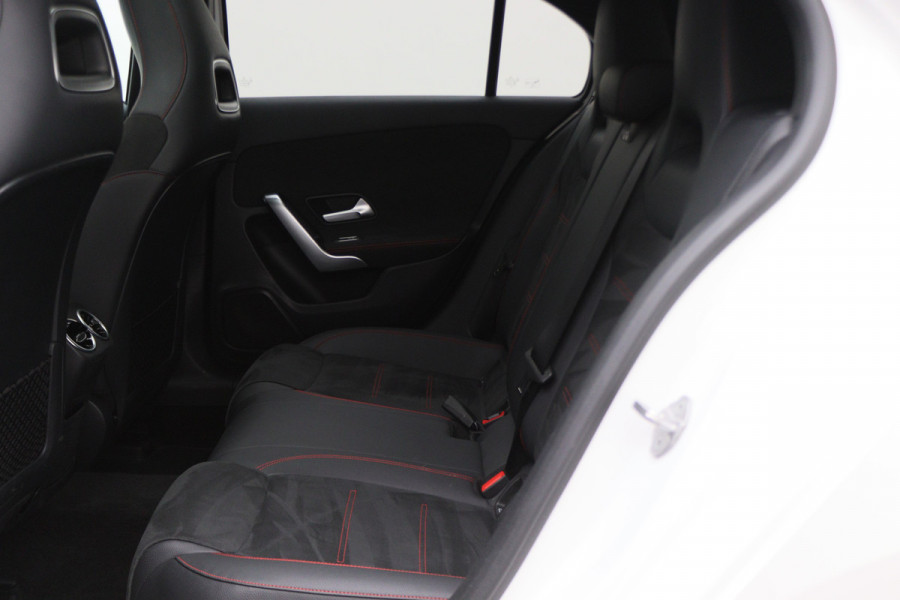 Mercedes-Benz A-Klasse 160 Business Solution AMG Panoramadak, Camera, Cruise, Apple Carplay, Virtual Cockpit, LED, 18''