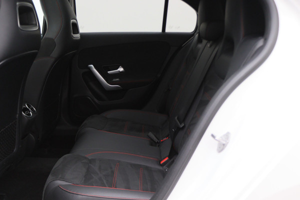 Mercedes-Benz A-Klasse 160 Business Solution AMG Panoramadak, Camera, Cruise, Apple Carplay, Virtual Cockpit, LED, 18''