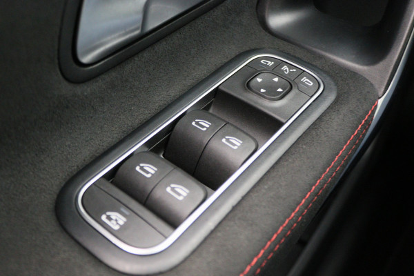Mercedes-Benz A-Klasse 160 Business Solution AMG Panoramadak, Camera, Cruise, Apple Carplay, Virtual Cockpit, LED, 18''