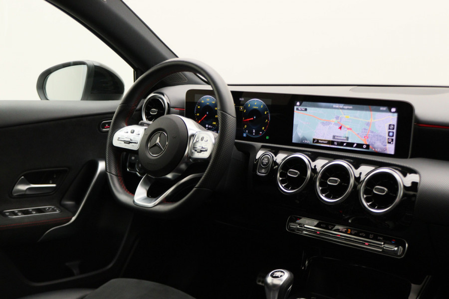 Mercedes-Benz A-Klasse 160 Business Solution AMG Panoramadak, Camera, Cruise, Apple Carplay, Virtual Cockpit, LED, 18''