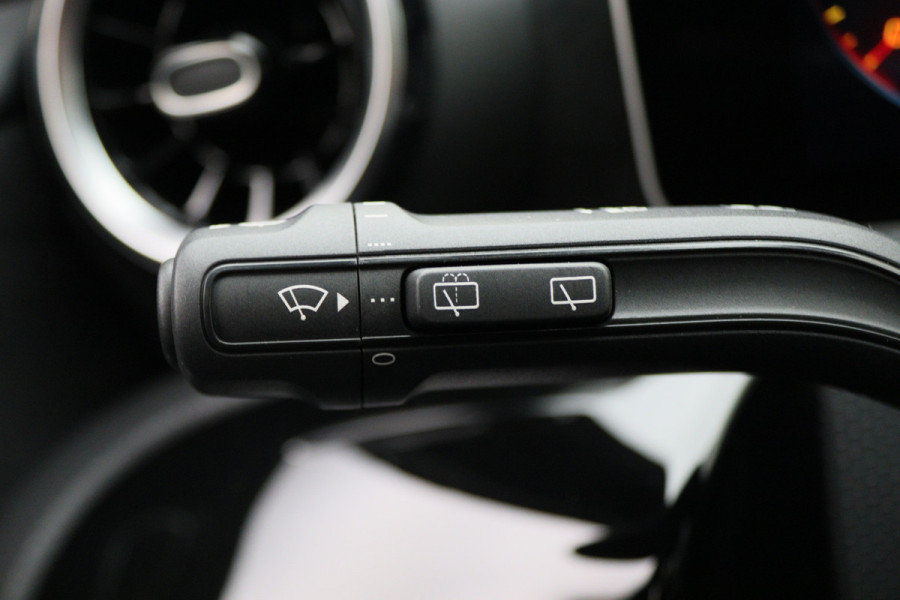 Mercedes-Benz A-Klasse 160 Business Solution AMG Panoramadak, Camera, Cruise, Apple Carplay, Virtual Cockpit, LED, 18''