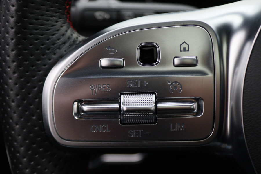 Mercedes-Benz A-Klasse 160 Business Solution AMG Panoramadak, Camera, Cruise, Apple Carplay, Virtual Cockpit, LED, 18''