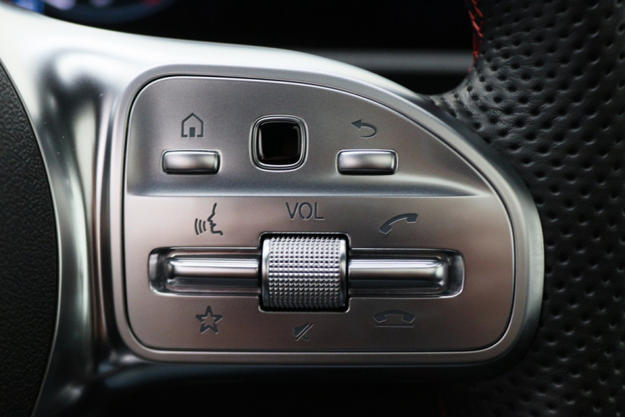 Mercedes-Benz A-Klasse 160 Business Solution AMG Panoramadak, Camera, Cruise, Apple Carplay, Virtual Cockpit, LED, 18''