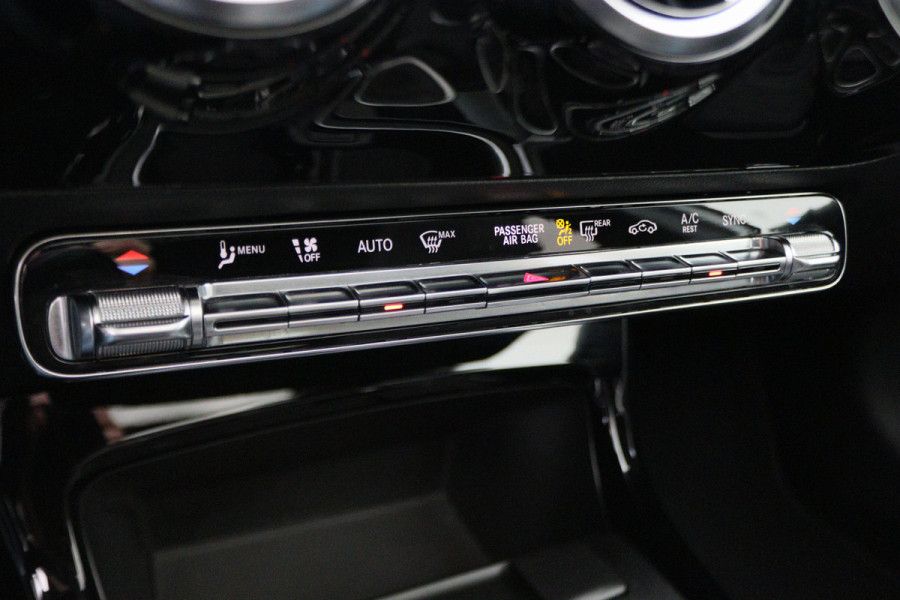 Mercedes-Benz A-Klasse 160 Business Solution AMG Panoramadak, Camera, Cruise, Apple Carplay, Virtual Cockpit, LED, 18''