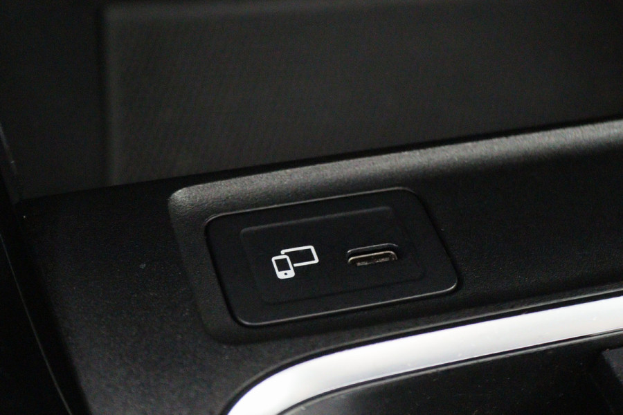 Mercedes-Benz A-Klasse 160 Business Solution AMG Panoramadak, Camera, Cruise, Apple Carplay, Virtual Cockpit, LED, 18''