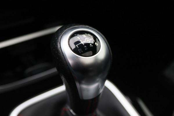 Mercedes-Benz A-Klasse 160 Business Solution AMG Panoramadak, Camera, Cruise, Apple Carplay, Virtual Cockpit, LED, 18''