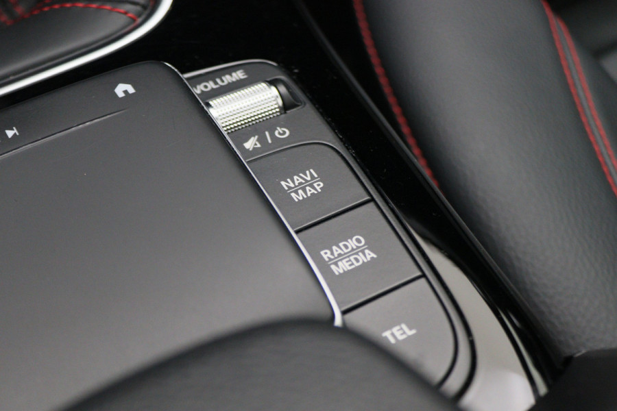 Mercedes-Benz A-Klasse 160 Business Solution AMG Panoramadak, Camera, Cruise, Apple Carplay, Virtual Cockpit, LED, 18''