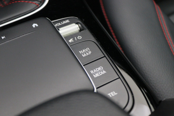 Mercedes-Benz A-Klasse 160 Business Solution AMG Panoramadak, Camera, Cruise, Apple Carplay, Virtual Cockpit, LED, 18''
