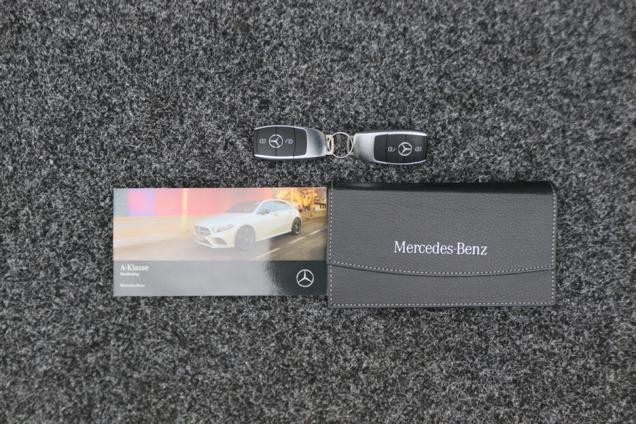Mercedes-Benz A-Klasse 160 Business Solution AMG Panoramadak, Camera, Cruise, Apple Carplay, Virtual Cockpit, LED, 18''