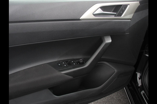 Volkswagen Polo 1.0 TSI Move Navigatie App Connect / Android Auto / Apple Carplay Climate Control Parkeer sensoren Lichtmetalen Velgen Dab Digitale Cockpit