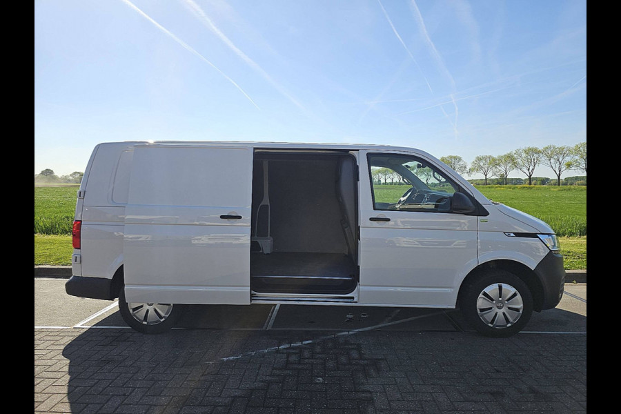Volkswagen Transporter 2.0 T6.1 L2H1 Navi Euro6 Airco 110Pk Pdc NAP 1e Eigenaar!