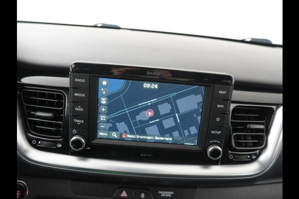 Kia Stonic 1.0 T-GDi DynamicPlusLine Apple Carplay/Android Auto - Cruise Control - Climate Control - Navigatiesysteem - Fabrieksgarantie tot 12-2026